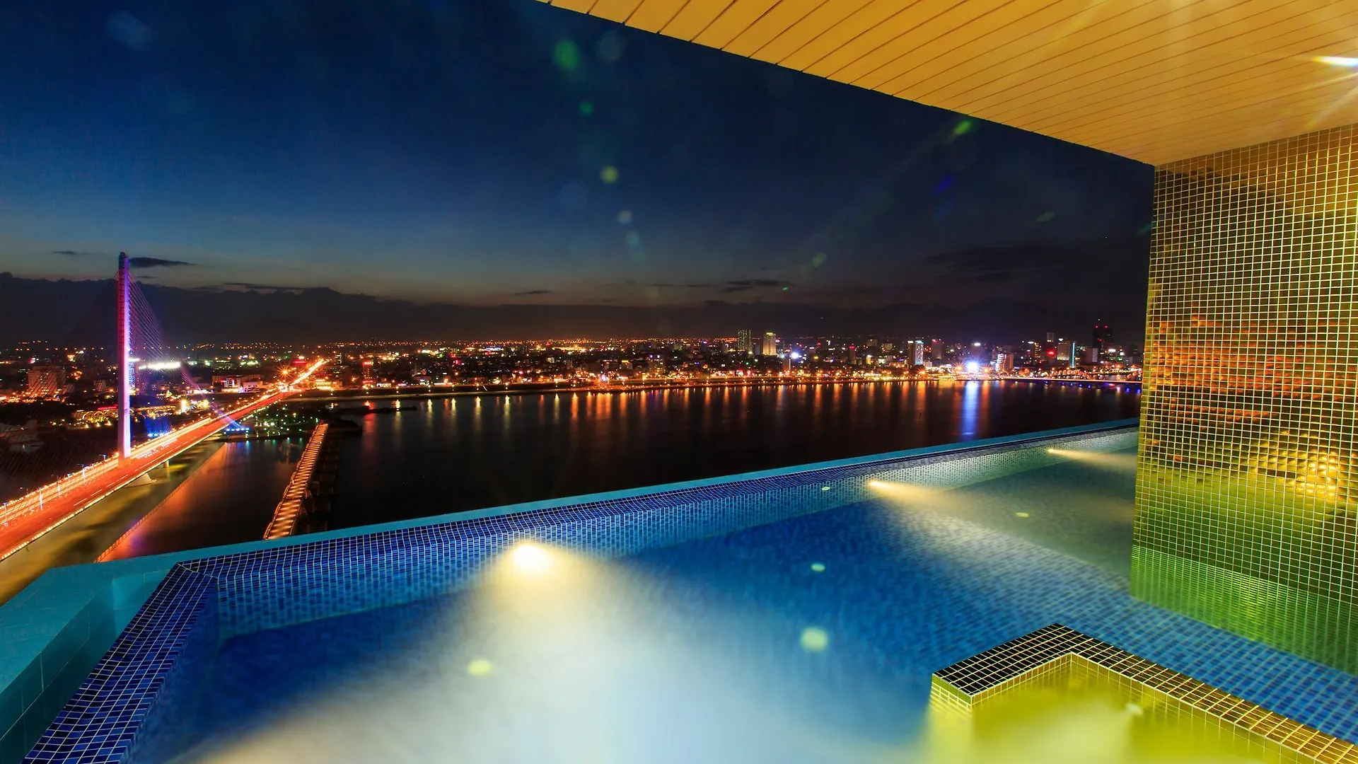 Fivitel Da Nang Hotel 4*,