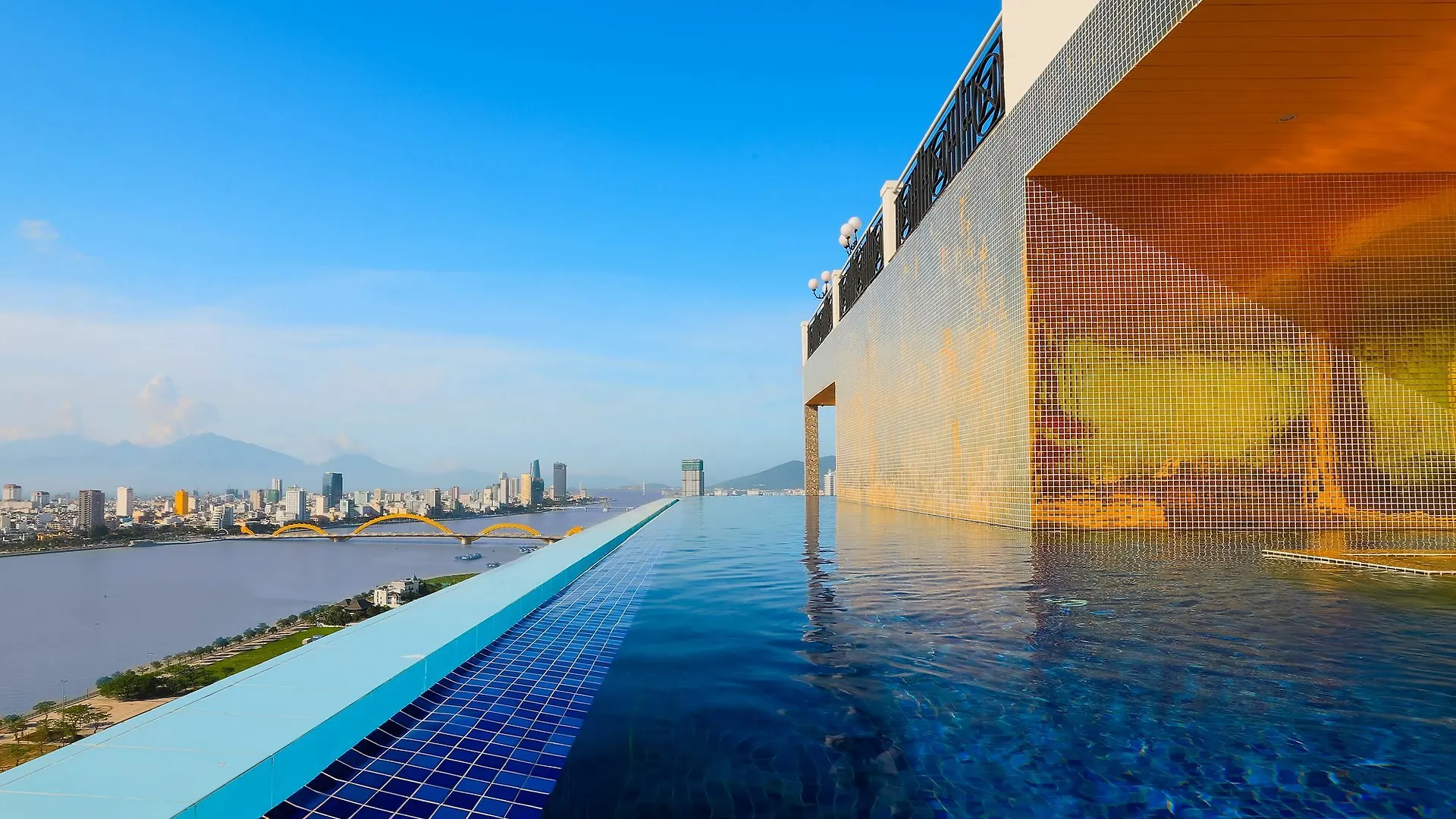 Fivitel Da Nang Hotel